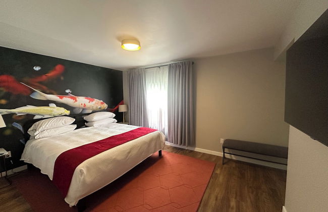 Lighthouse Inn & Suites - Photo 16