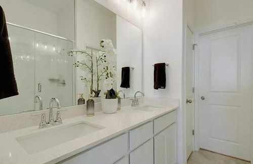 Spacious 4BR Oasis - Pool - Patio - 8 Min to Kalahari - Foto 37