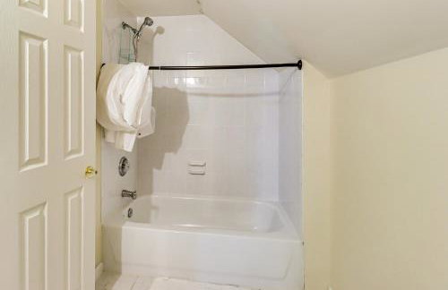 Walk to Lake and Boat Ramp Central Gem in Annapolis - Foto 28