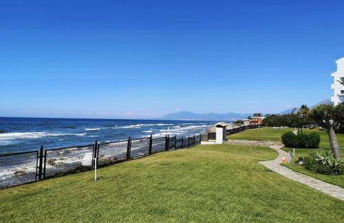 Modern apartment with pool on the beachfront in Marbella by SharingCo - Photo 20