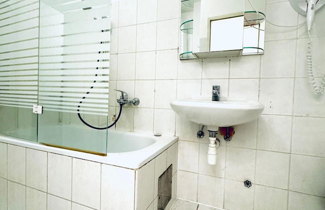 Comfy 4BR 10 Min Transport to Stadthalle - Photo 47