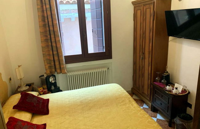 Luxury Venetian Rooms - Photo 13