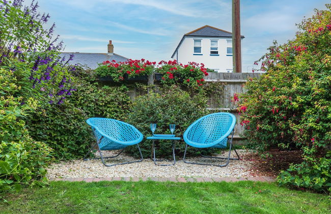 Seafront Apartment Private Garden & Free Parking - Foto 24