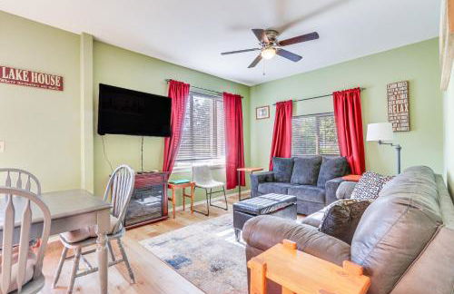 Harrison Home with Grill and Lake Views Walk to Town! - Foto 3