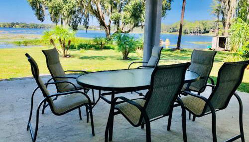 Cozy Lake Front Cottage - Photo 4