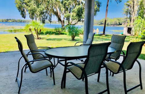 Cozy Lake Front Cottage - Photo 4