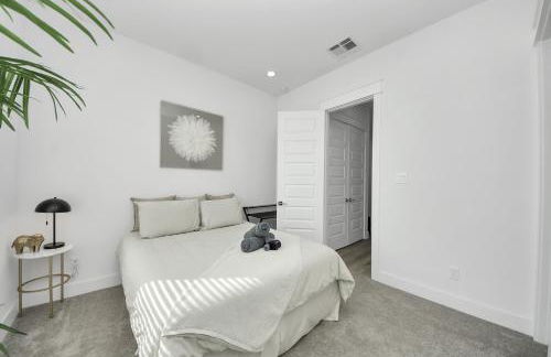 Stylish & Spacious 3BR Gem With Hot tub Near Downtown - Foto 36