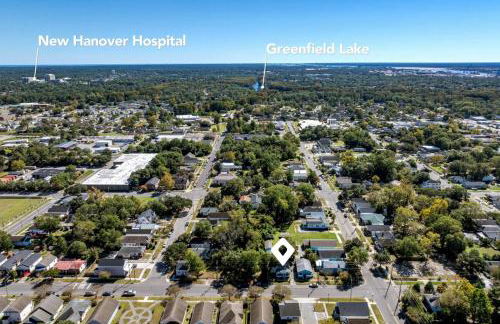 Downtown Retreat, 5BR Game Room & Pet Friendly - Photo 38