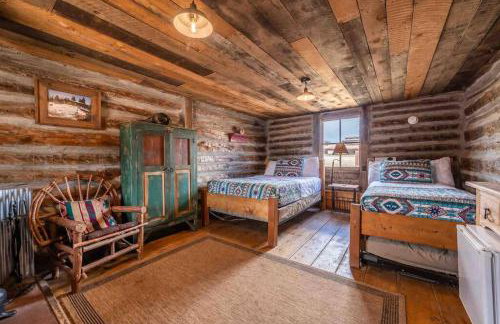 New! Historic 1906 cabin in Colorado Natl Forest - Foto 1