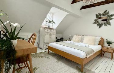 Stunning 3 bedroom & 2 bathroom cottage with patio - Foto 9