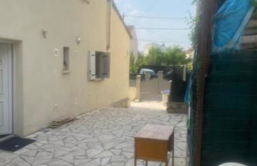 Apartment Sleeps 2 with On-Site Parking - Foto 19