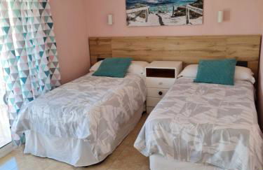 Gran terraza con vistas al mar y piscina - Foto 15