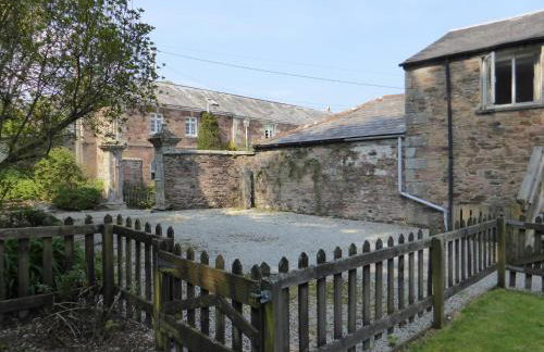 The Old Stables of heritage Tregrehan Garden Cottages on South Coast - Photo 28