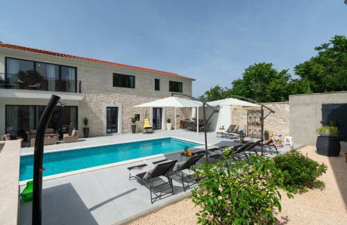 Designer Villa Simone - Modern & Heritage Style with Office - Foto 30