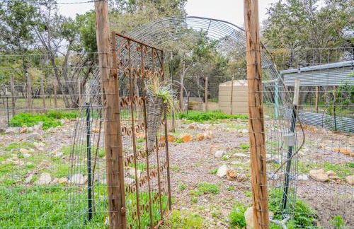 Serene Hill Country Home w/ Romantic Garden Escape - Foto 71