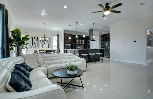 GORGEOUS 5-bd 4ba w Pool, Hot Tub, 2 kitchens, & Game Room Near Dallas Airports! - Foto 43