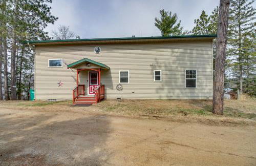 Private Dock Lakefront Family Home in Outing - Foto 39