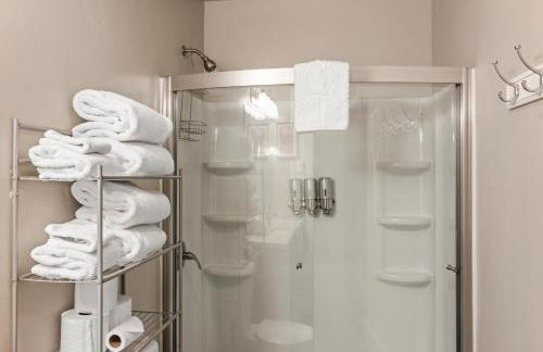 The Yellowstone Hideaway Unit A Cozy 1-Bedroom Yellowstone Hideaway, 1 Minute from Yellowstone Park! - Foto 38