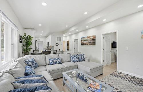 New Lakefront Getaway Private Hot Tub Min to DMC - Foto 39