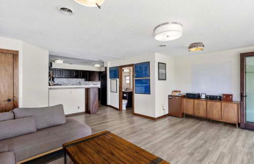 Lakefront Washington Home with Private Pool and Sauna - Foto 3