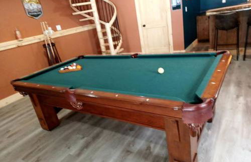 Sunrise Views Cabin with King Bed, Bar & Game Room - Foto 25