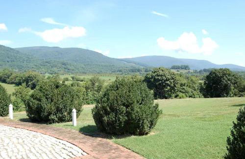 Romantic Cottage Getaway with Stunning Views of the Blue Ridge Mountains in Virginia - Foto 10