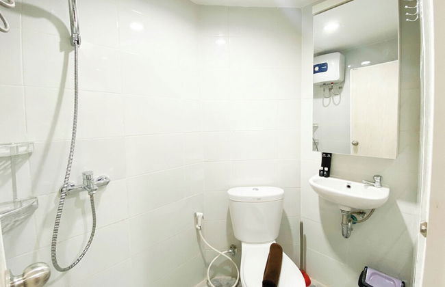 Minimalist And Homey Studio Room At Amartha View Apartment - Foto 7