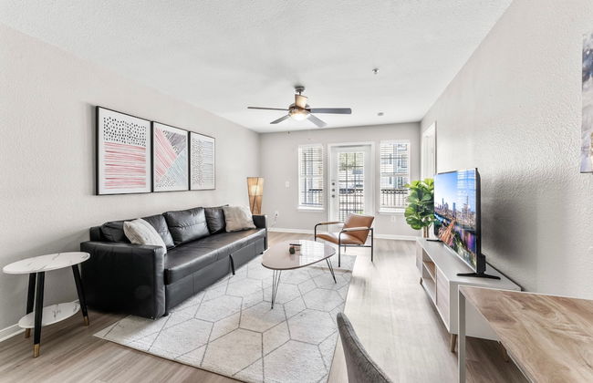 Comfy 2BR King Suite w Gym Pool Close to DT - Foto 16