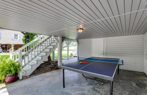 Spacious Riverfront Cottage with Dock in Green Pond! - Foto 36