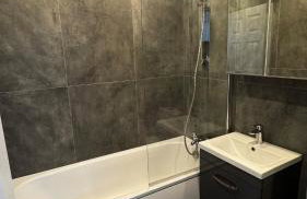 Deluxe Suite w PS5, Balcony, Netflix, Sleeps 6, ideal for relocators and professionals - Foto 11