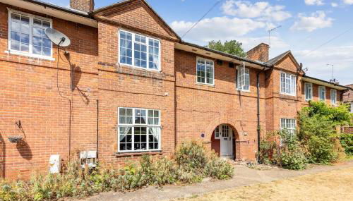 Modern and Comfortable Spacious 3 Bedroom House with Large Private Garden - Foto 2