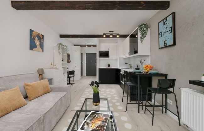 Modern Studio With Balcony by Renters - Photo 5