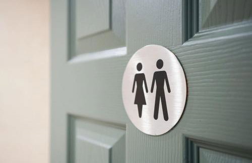 Stupton House, Large 3 Bed House that Sleeps 8 with Full Size Pool Table & FREE Parking - Hosted by Stay Host Save - Foto 35