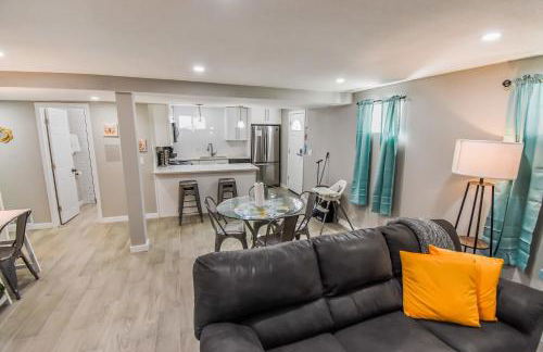 Vibrant & Cozy Two Bedroom Lower Unit King Beds - Foto 6