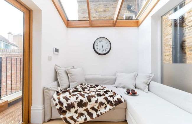 Fulham 2-bed Apt w/ South Terrace Near Tube - Photo 4