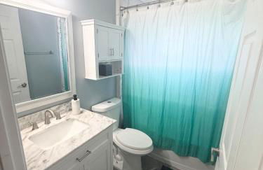 Ultimate Backyard Oasis, Heated Pool, Spa and Lake - Foto 2