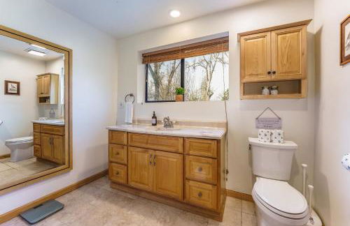 Log Cabin sleeps 20 with hot tub, EV Charger, firepit - Foto 36