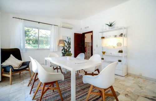 Traditional 3 bedroom villa with great pool in the heart of Vale do Lobo - Photo 13