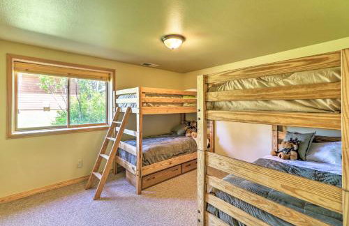 Quiet Trego Resort Home with Lake, Pavilion and Trails - Foto 25