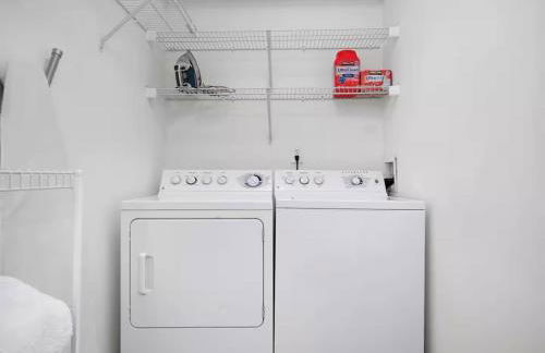 Large Townhouse, Walk to All! King Beds-Highlands - Foto 31