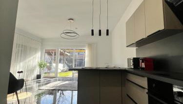 Cozy Apartment with Excellent Transport Links to Old Town, Main Station and Trade Fair - Foto 4, stove