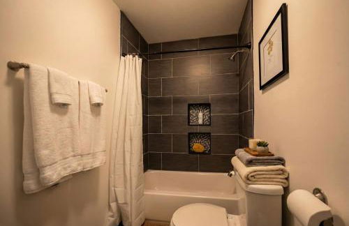 Park Place- Cozy Modern Space Fully Updated Fast Wifi Good Coffee and Easy Parking - Foto 10