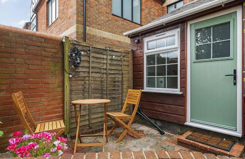 Wokingham - 1 Bedroom Cottage - Parking - Foto 9