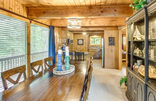 Canal Across Street Family Cabin in Breezy Point! - Foto 6