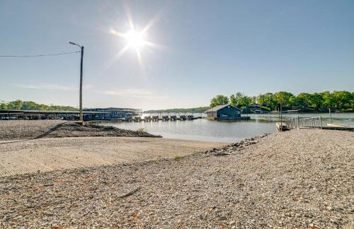 Beautiful Kentucky Lake Getaway with Dock and Deck! - Foto 27