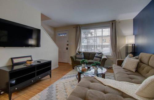 Book Now! 8-Min to Metro - King Bed- Old Town Central Retreat - Floyd's Freedom - - Foto 35