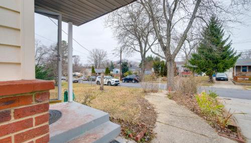 1 Mi to Metro DC Area Apt with Fenced Yard! - Foto 3