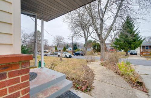 1 Mi to Metro DC Area Apt with Fenced Yard! - Foto 3