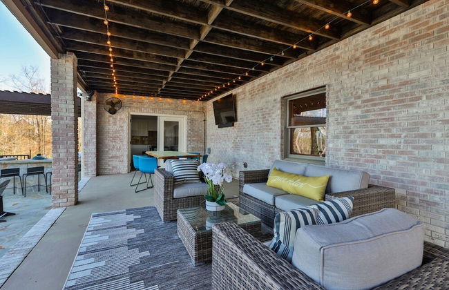 7BR Lakefront Haven Pool Hot Tub Gated 4acres - Foto 51