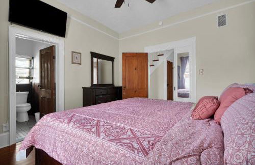 Hot tub- 80's Arcade- Pool table- Historic Downtown- 7 car parking - Foto 40